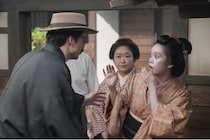 ＜ばけばけ＞トミー・バストウ“ヘブン”が正座＆魚の小骨取りに挑戦…新聞記事がきっかけで新居に人が殺到