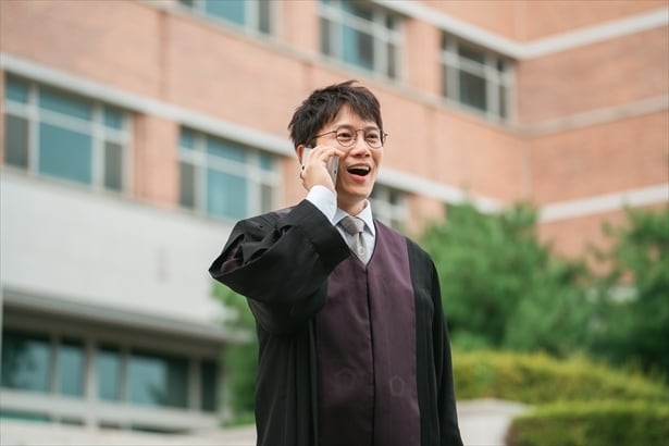 「緊張感がすごい！」見た目は新人、中身はベテラン…チソン演じる“正義の裁判官”の法廷シーンに視聴者喝采＜二度目の裁判＞