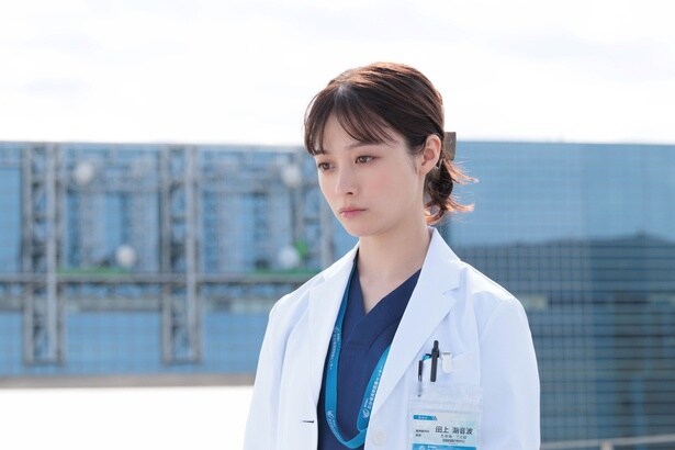 橋本環奈“湖音波”が着任初日から先輩医師を「たぁけか！」と一喝する姿がかっこいい＜ヤンドク！＞