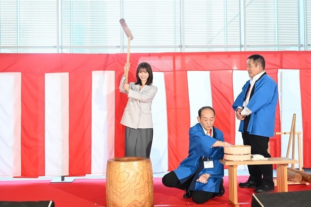 「おコメの女－国税局資料調査課・雑国室－」新春！餅つきイベントより