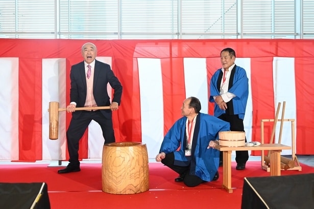 「おコメの女－国税局資料調査課・雑国室－」新春！餅つきイベントより