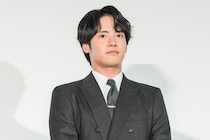 赤楚衛二、おにぎりを握りながら米粒を飛ばしてしまう動画に「お茶目すぎてかわいい」の声＜キンパとおにぎり＞