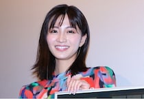 岡崎紗絵&近藤公園&くっきー！、3人でアイスを食べる仲良しオフショット公開＜プロフェッショナル＞