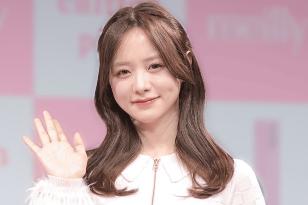 森香澄、肩出し×ウエストちらりのワンショルダートップスにクロップド丈の姿に「美しすぎます」の声