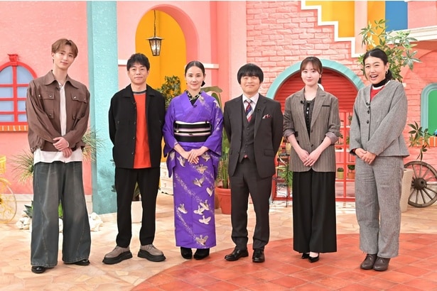 左から野村康太、陣内智則、吉田羊、バカリズム、本田望結、横澤夏子