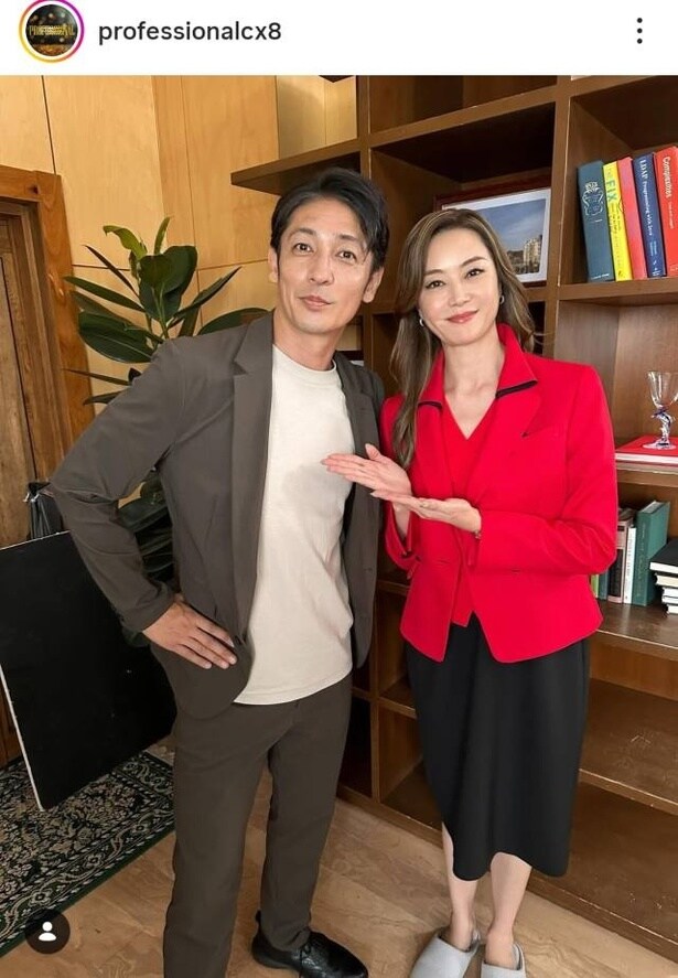 【写真】玉木宏&観月ありさ、肩寄せ合う仲良しオフショット