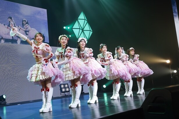 「初恋サイクリング」を披露する超ときめき宣伝部