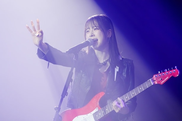 「夢のdead body」を披露した青原優花