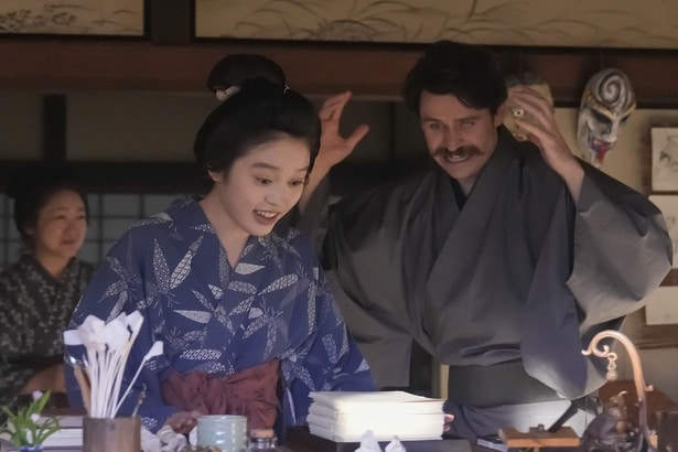 トキ(高石あかり)とヘブン(トミー・バストウ)