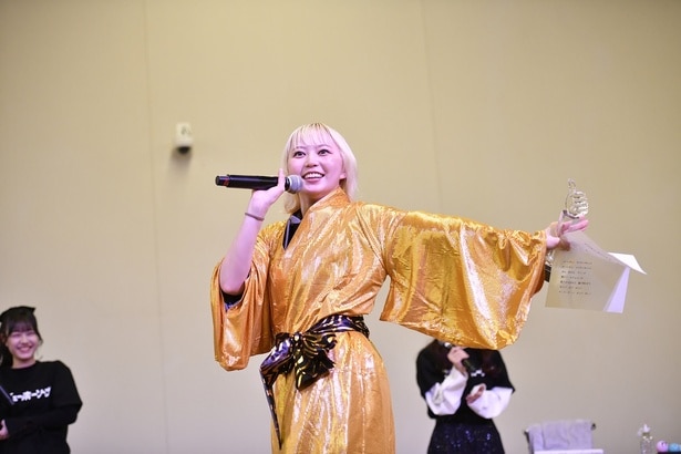 安本彩花