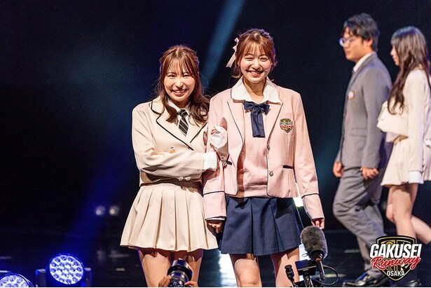 高橋かの(写真右)と平井ことが「GAKUSEI RUNWAY 2025 WINTER」に出演