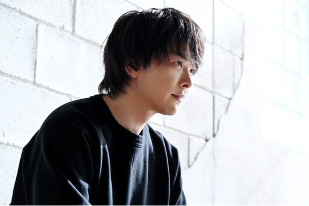 可能性を見い出せないNAZEに、辛らつなことを言い放つ吾妻(中村倫也)
