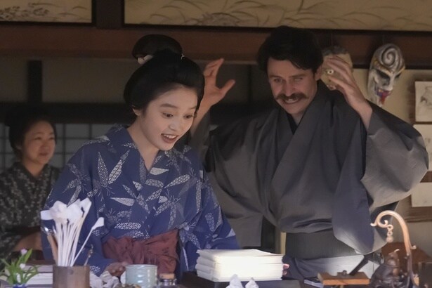 ＜ばけばけ＞トミー・バストウ“ヘブン”の日本滞在記が完成　夫婦の“山鳩歩き”には「かわいすぎ！」の声