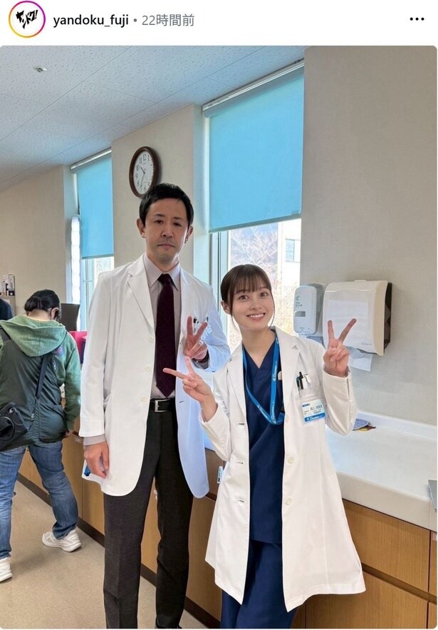 【写真】対照的な表情が印象的な橋本環奈＆濱津隆之のツーショット