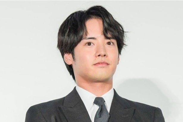 赤楚衛二、暖簾の片付けに手こずるメイキング動画に「頑張ってる姿にキュン」の声＜キンパとおにぎり＞