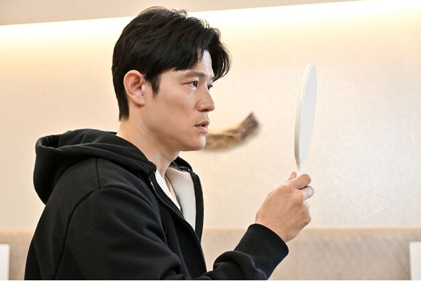 鈴木亮平が第1話の「真の主役」と見せたシリアスにコミカル挟んだ圧倒的演技力、世界トレンド1位で発進<リブート>