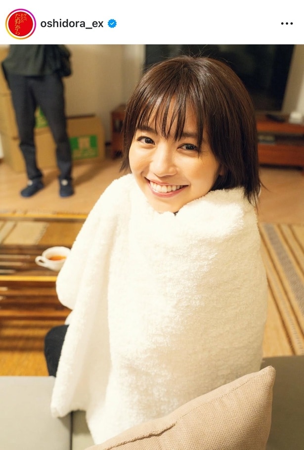 【写真】かわいい…真っ白なタオルに包まれた大原優乃の笑顔