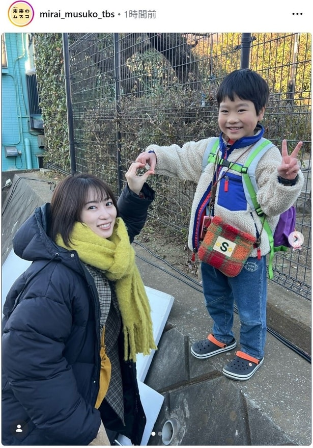 【写真】志田未来＆天野優、親子でハート作りショットに反響