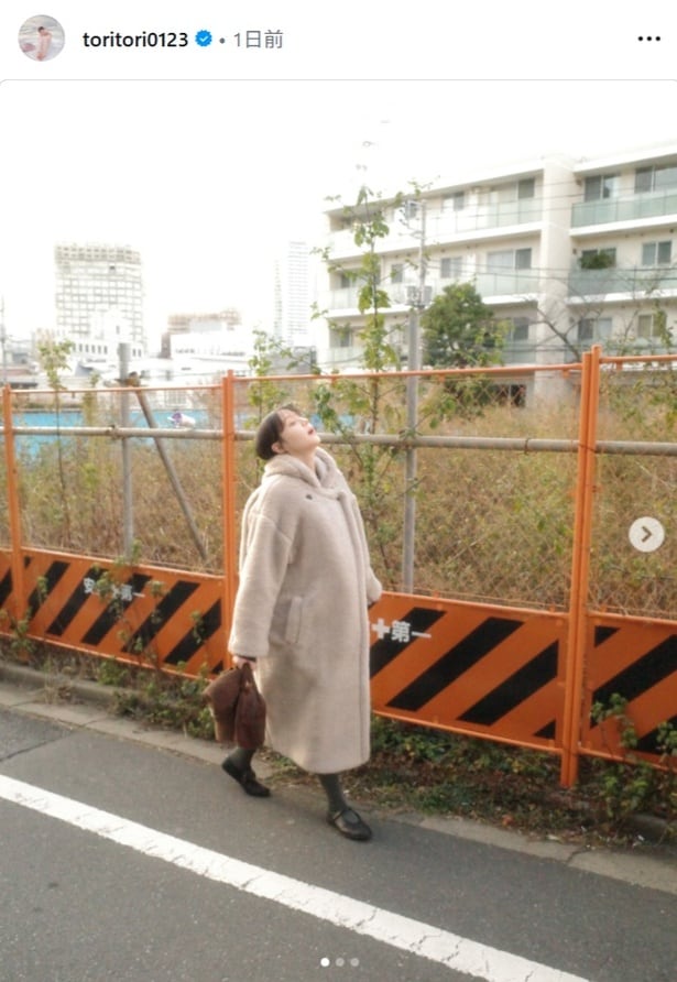 【写真】第1子妊娠中のトリンドル玲奈、街を歩く姿を公開