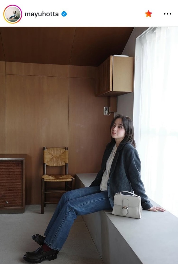 【写真】「久しぶりの私服」…堀田真由、ブルーのデニムにジャケット姿のコーデ