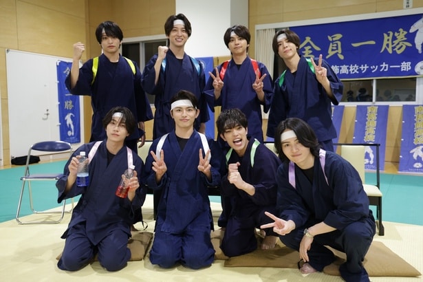 (前列左から)橋本将生、篠塚大輝、原嘉孝、菊池風磨、(後列左から)猪俣周杜、寺西拓人、佐藤勝利、松島聡