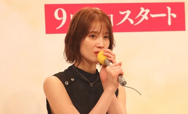 中村ゆりか、ドレスに巻き髪の「リアルプリンセス」ショットに「めっちゃかわいい」の声＜略奪奪婚＞