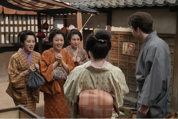 トキ(高石あかり)は習いたての英語を披露する羽目に