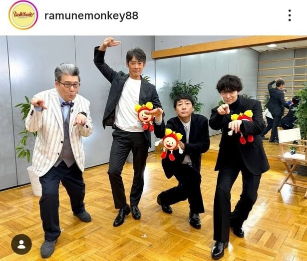 【写真】反町隆史&大森南朋&津田健次郎と、軽部真一の全員でカンフーポーズ