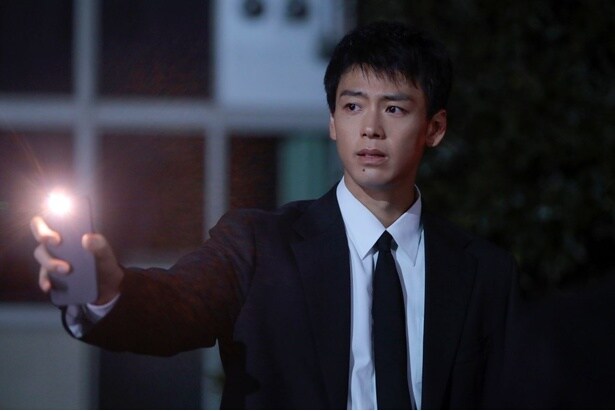 竹内涼真“淳一”、井上真央“万季子”たちの23年前の出来事がより詳細に描かれるが謎も浮かび上がる＜再会＞