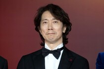 佐々木蔵之介がロッカーに隠れる“お茶目な姿”に「いたずらっ子の顔してますね」の声＜緊急取調室＞
