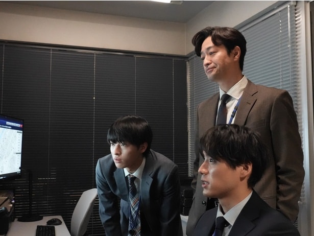 今泉(福士蒼汰)は広報課に残された通報記録の存在に気付く