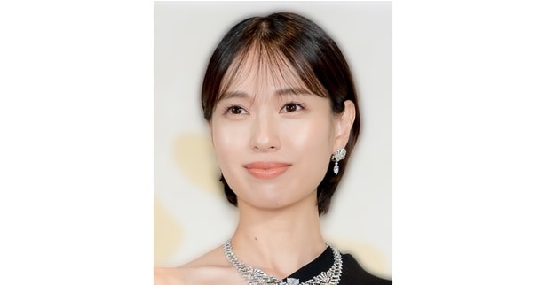 戸田恵梨香、モーションキャプチャ用シールを顔＆手に貼ったキュートなソロショットに「手まできれい」の声＜リブート＞