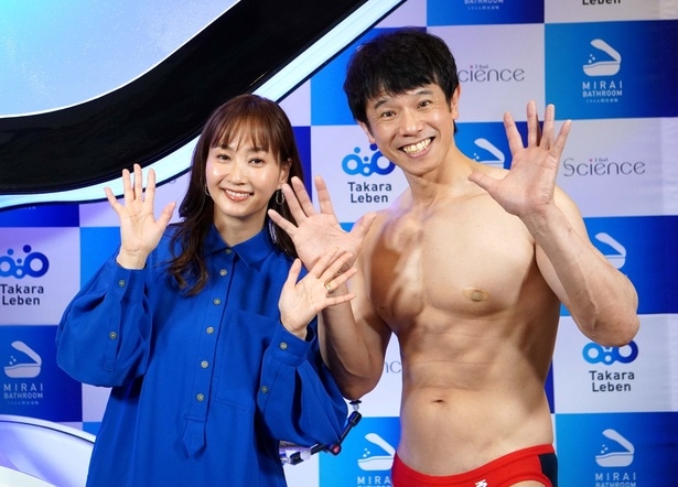 イベントに登場した藤本美貴、庄司智春(写真左から)