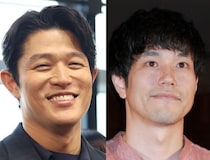 鈴木亮平＆松山ケンイチがシンクロ…劇中衣装を着て2人で“儀堂”を作り上げる光景に「感動」「工夫がすごい」の声＜リブート＞