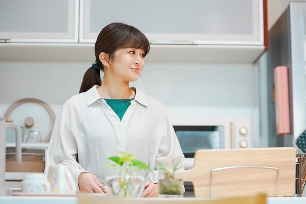 冬実(佐津川愛美)は家庭を持ちつつも不倫の沼におぼれていく