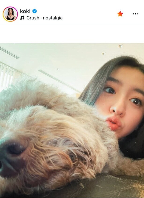 【写真】Koki,、口をすぼめて楽しそう…愛犬の“ルンちゃん”との“オフ”満喫の2ショット