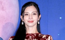 「ひゃー寒すぎた」中条あやみ、マフラーを巻いて髪をなびかせながら歩く美顔動画に「いいね！」と反響