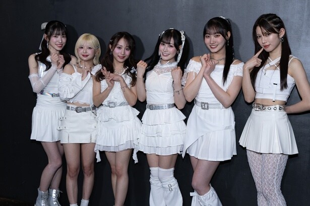 (写真左から)七海花菜、みのり、坂口渚沙、水川心愛、牧野りりさ、凪乃瑚々奈