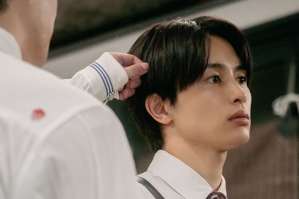 草川拓弥“月白”の両親の話＆髪形センスに驚愕「残念すぎて最高」の声＜俺たちバッドバーバーズ＞