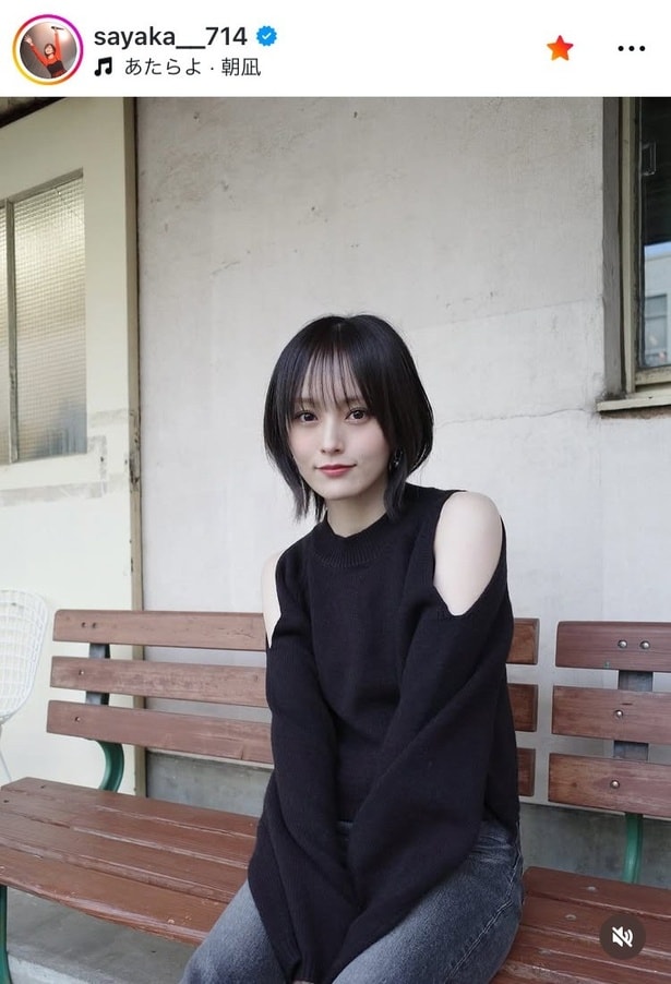 【写真】山本彩、「肩出すにはちと早かった」…“美顔”が映えるニットとデニムパンツ姿