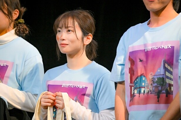 「劇団アルバトロス」の一員として奮闘する未来(志田未来)