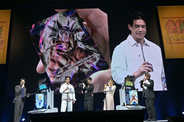 伊藤英明が登壇した「フュージョンワールド・スーパーダイバーズ ステージ」