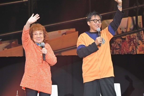「新展開超発表！ゲンキダステージ Part1」に登壇した野沢雅⼦、DRAGON BALL シリーズ エグゼクティブプロデューサー・伊能昭夫⽒