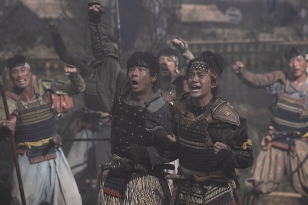 藤吉郎(池松壮亮)＆小一郎(仲野太賀)、初めての勝利に歓喜