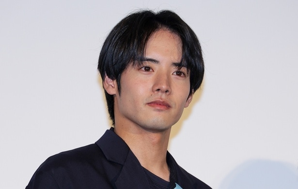 赤楚衛二&カン・へウォン、寄り添う2人が尊い…美男美女すぎる水族館ショットに「最高にお似合い」の声<キンパとおにぎり>