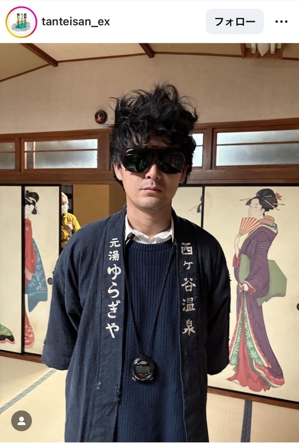 【写真】松田龍平、サングラスかけて髪を逆立てたオフショット