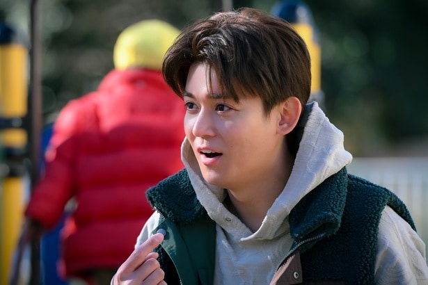 火曜ドラマ「未来のムスコ」(TBS系)で、保育士・松岡優太を演じる小瀧望