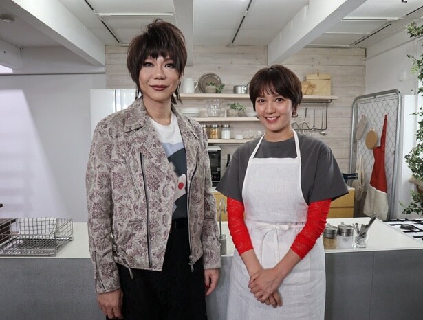 ミッツ・マングローブが母から教わった“個性”の見つめ方　友人参戦で“スナックゆる宅”開店＜和田明日香とゆる宅飲み＞