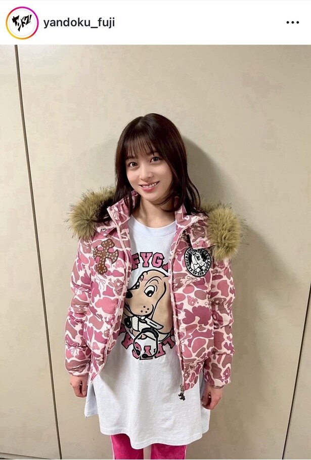 【写真】橋本環奈、ピンクの豹柄のド派手なダウンを着たヤンキーコーデ