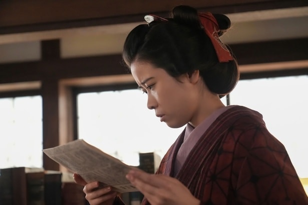 サワ(円井わん)、トキ(高石あかり)からのメッセージを読み複雑な表情